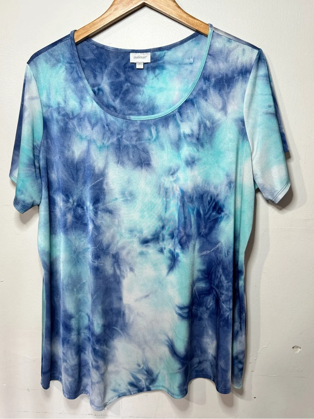 Avenue Blue Tie-Dye Scoop Neck Short Sleeve Top Sz XL - Picture 2 of 4